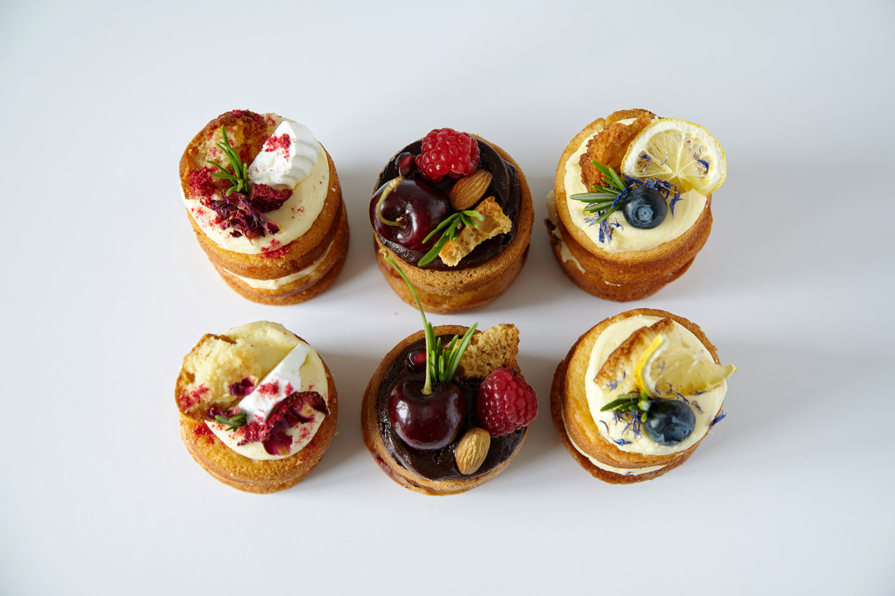 The Bestseller Mini Cake Selection Box